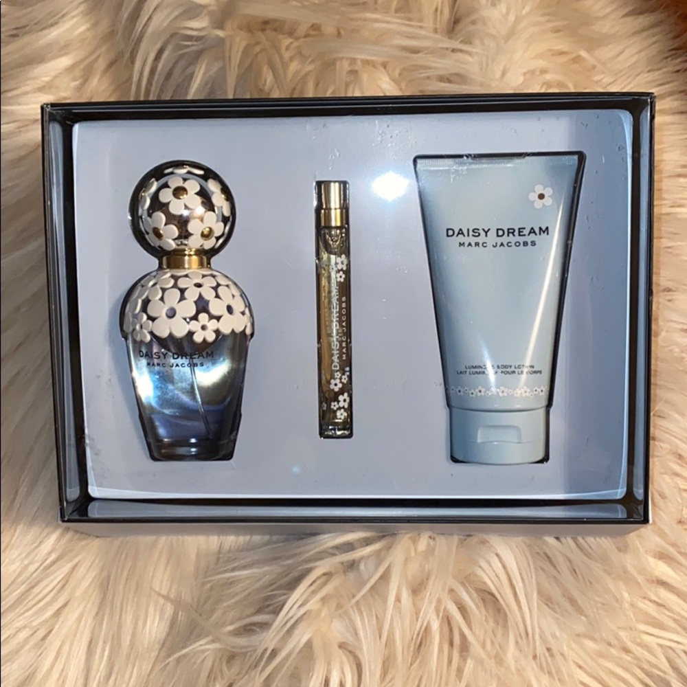 Marc Jacob Daisy Dream 3.4 oz 3 piece gift set